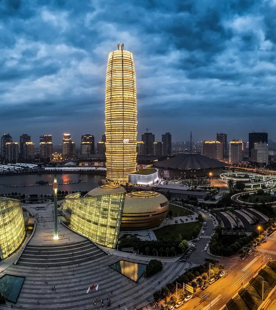 A new Zhengzhou skyscraper in the CBD at night